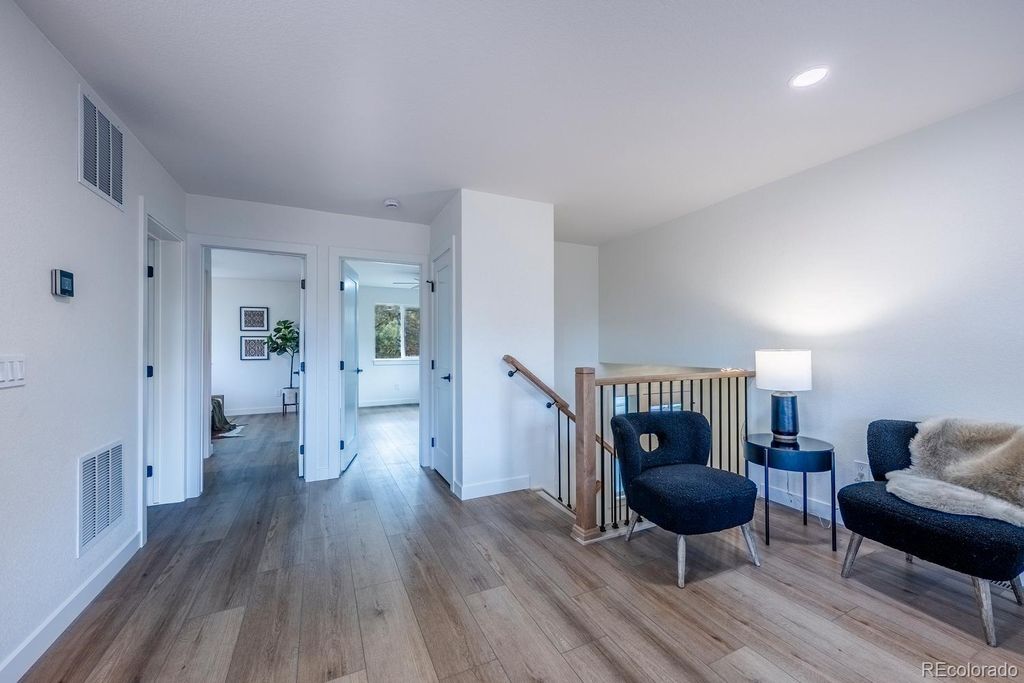 Image 11 of property listing at 7019 W Portland Avenue, Littleton, CO 80128