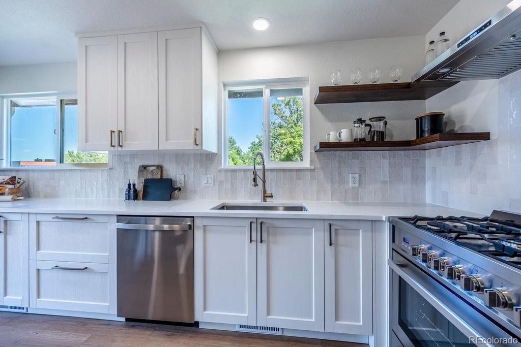 Image 17 of property listing at 7019 W Portland Avenue, Littleton, CO 80128