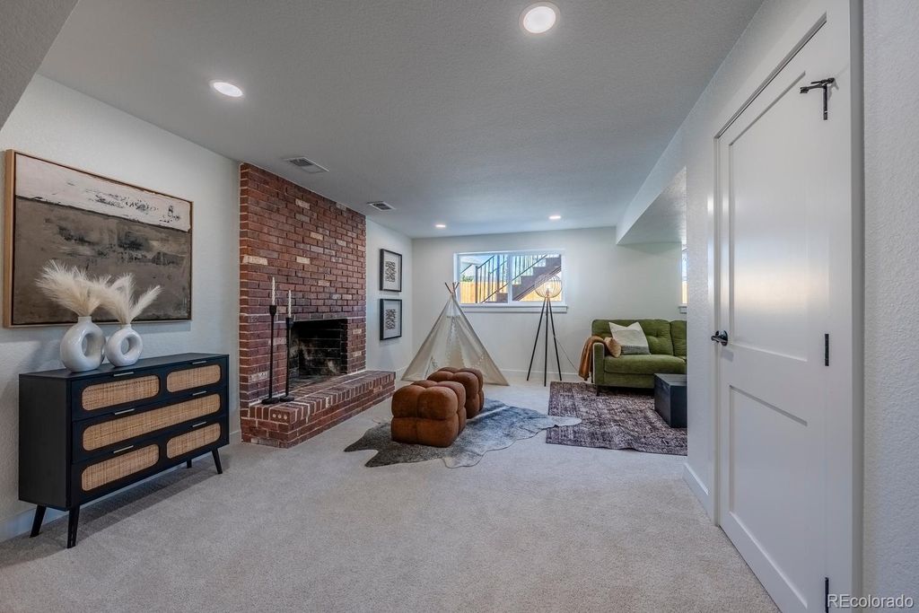 Image 22 of property listing at 7019 W Portland Avenue, Littleton, CO 80128