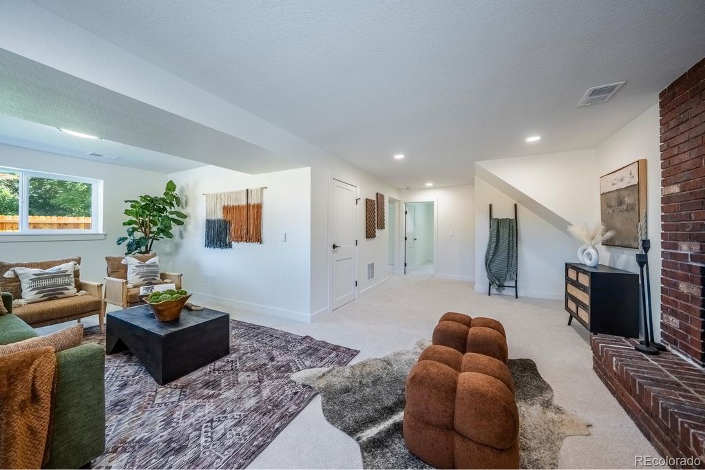 Image 23 of property listing at 7019 W Portland Avenue, Littleton, CO 80128