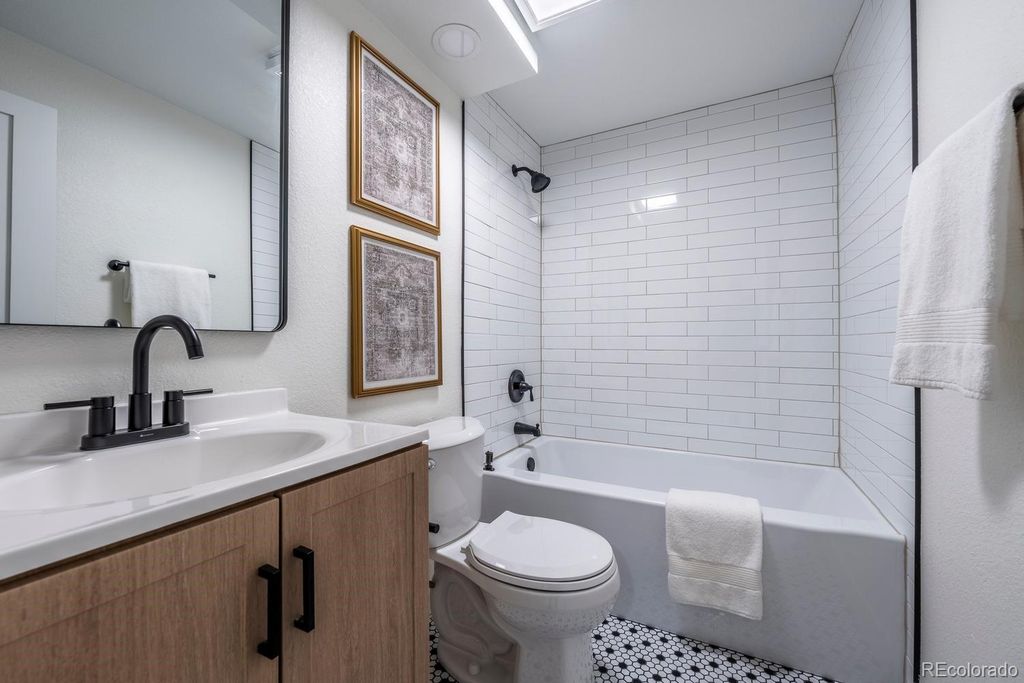 Image 29 of property listing at 7019 W Portland Avenue, Littleton, CO 80128