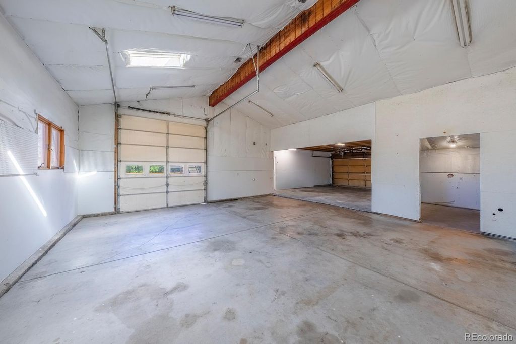 Image 4 of property listing at 7019 W Portland Avenue, Littleton, CO 80128