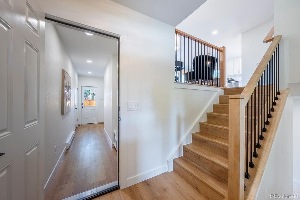 Image 9 of property listing at 7019 W Portland Avenue, Littleton, CO 80128