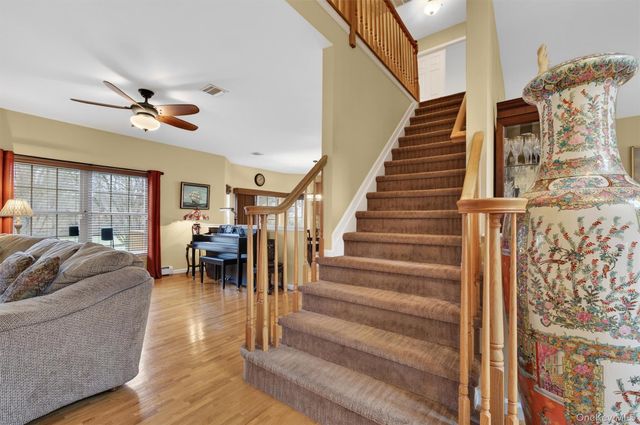 7 Maidstone Lane, Monroe, NY 10950