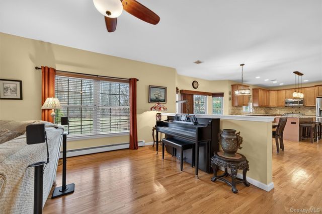 7 Maidstone Lane, Monroe, NY 10950