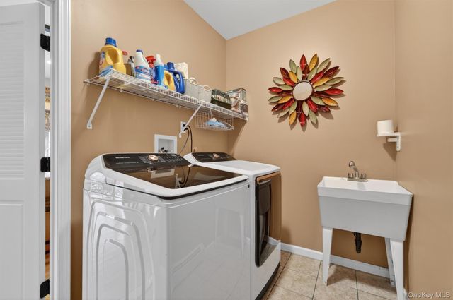 7 Maidstone Lane, Monroe, NY 10950