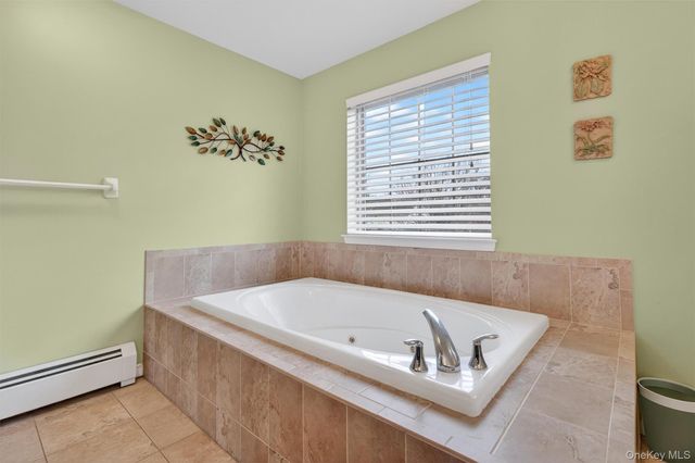 7 Maidstone Lane, Monroe, NY 10950