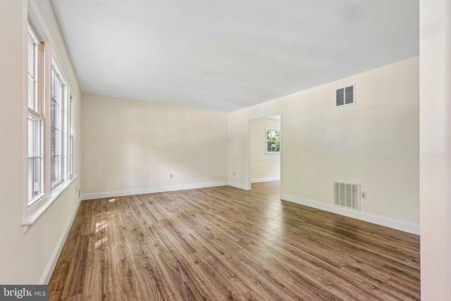 8324 MORNINGSIDE DR, Manassas, VA 20112