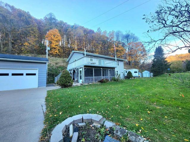 4811 Lynn Hollow Lane, Potosi, WI 53820