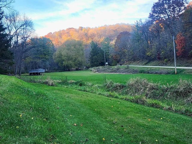 4811 Lynn Hollow Lane, Potosi, WI 53820