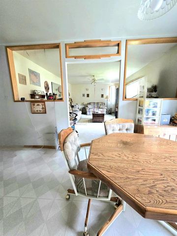 4811 Lynn Hollow Lane, Potosi, WI 53820