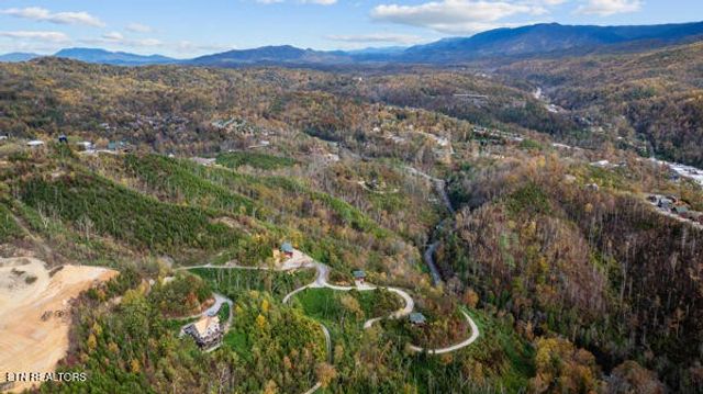 639 Kristis Place, Gatlinburg, TN 37738
