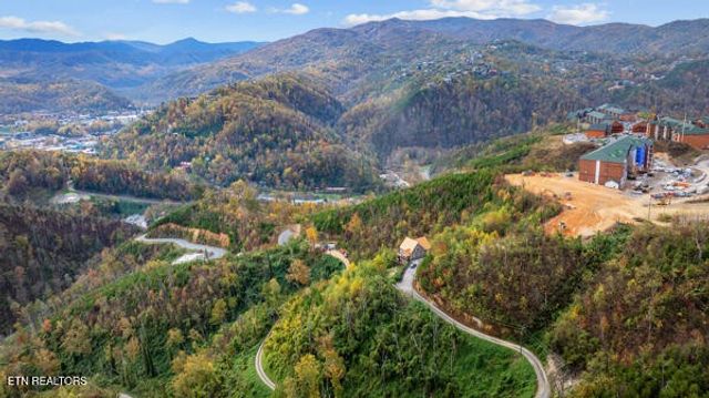 639 Kristis Place, Gatlinburg, TN 37738