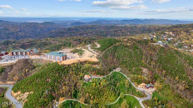 639 Kristis Place, Gatlinburg, TN 37738