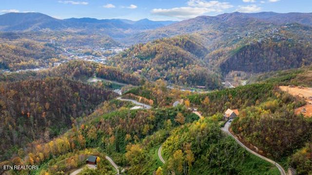 639 Kristis Place, Gatlinburg, TN 37738