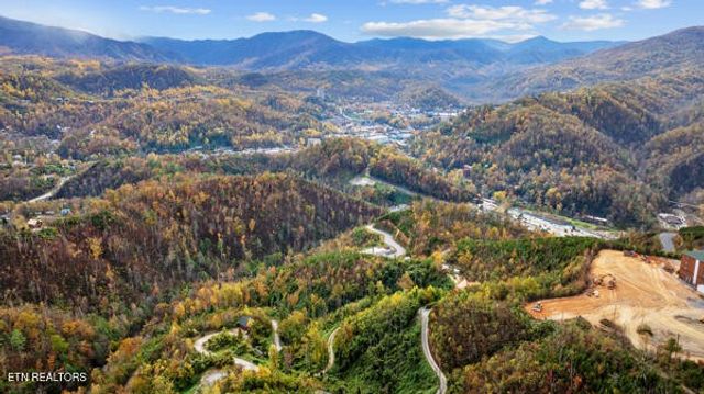 639 Kristis Place, Gatlinburg, TN 37738