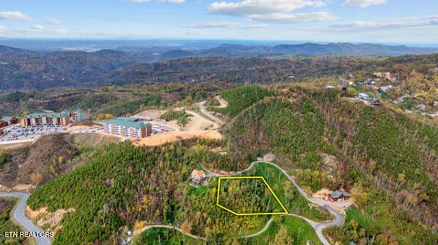 639 Kristis Place, Gatlinburg, TN 37738