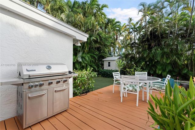 310 Greenwood Dr, Key Biscayne, FL 33149