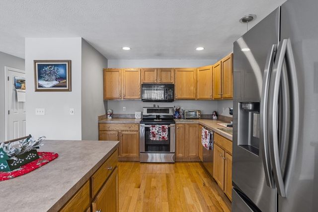 12 Meditation Ln 12, Lancaster, MA 01523