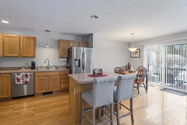 12 Meditation Ln 12, Lancaster, MA 01523