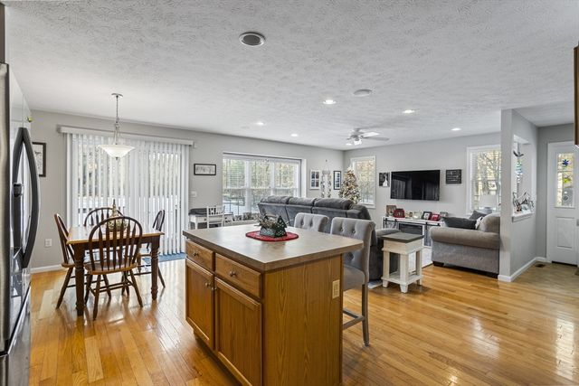 12 Meditation Ln 12, Lancaster, MA 01523