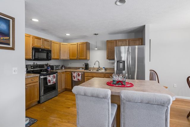 12 Meditation Ln 12, Lancaster, MA 01523