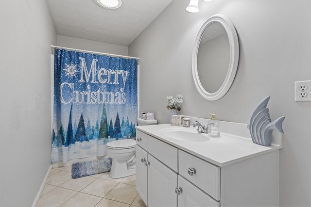 12 Meditation Ln 12, Lancaster, MA 01523