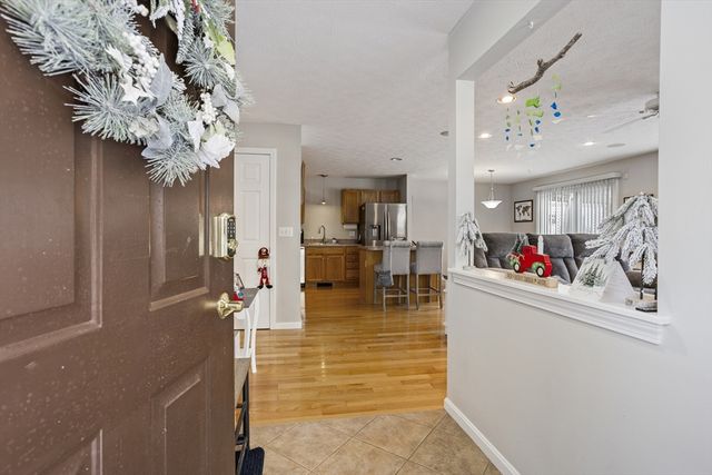 12 Meditation Ln 12, Lancaster, MA 01523