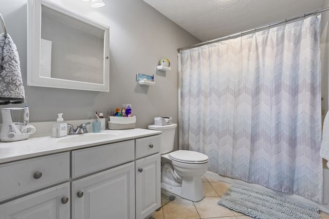 12 Meditation Ln 12, Lancaster, MA 01523