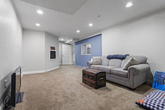 12 Meditation Ln 12, Lancaster, MA 01523