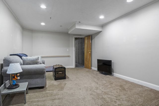 12 Meditation Ln 12, Lancaster, MA 01523