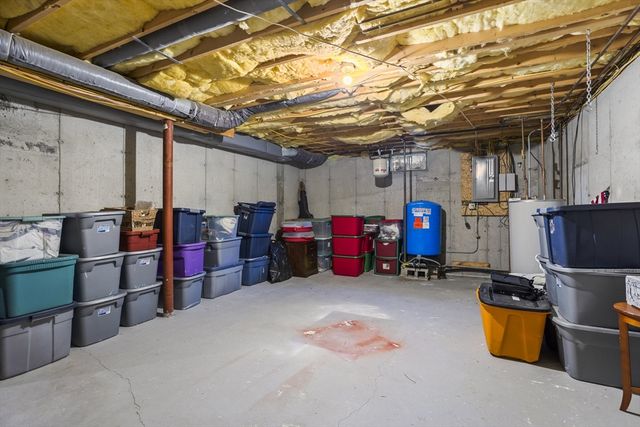 12 Meditation Ln 12, Lancaster, MA 01523