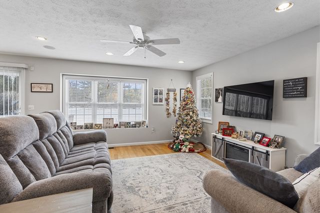 12 Meditation Ln 12, Lancaster, MA 01523