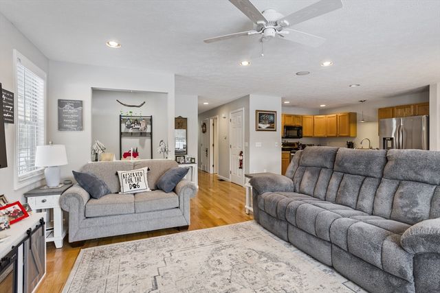 12 Meditation Ln 12, Lancaster, MA 01523