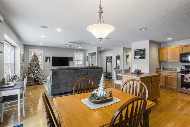 12 Meditation Ln 12, Lancaster, MA 01523