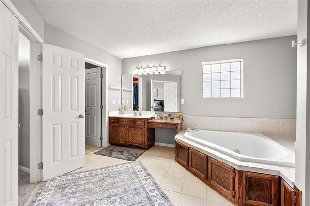 603 Bradford Court, Raymore, MO 64083