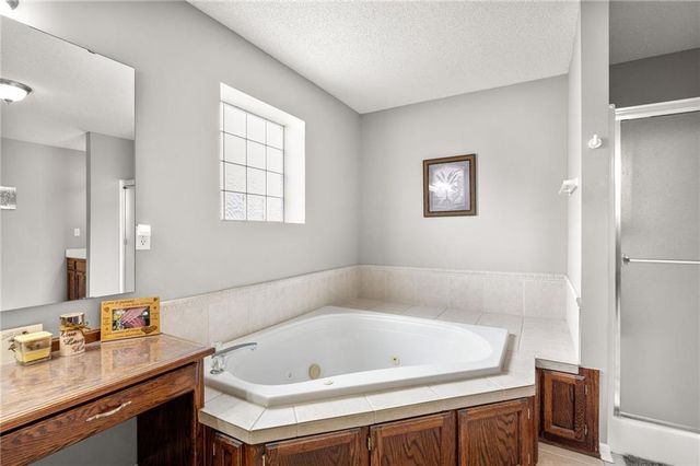 603 Bradford Court, Raymore, MO 64083