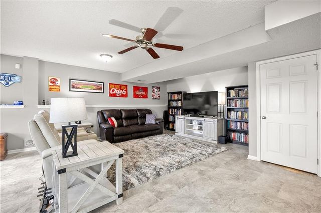 603 Bradford Court, Raymore, MO 64083