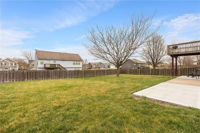 603 Bradford Court, Raymore, MO 64083