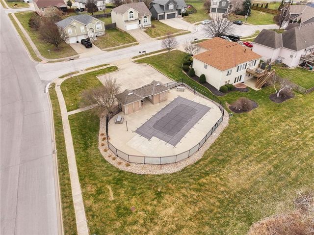 603 Bradford Court, Raymore, MO 64083