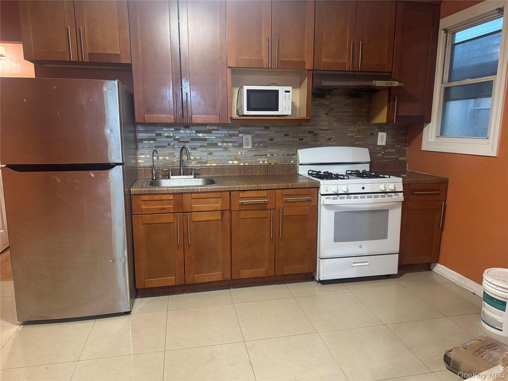 90 35 144th place 1st, Jamaica, NY 11435