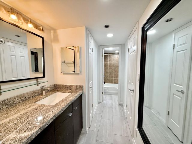 3525 Sage Road 703, Houston, TX 77056