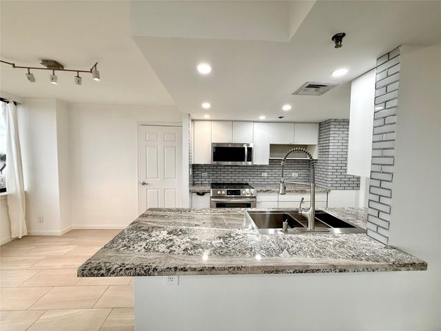 3525 Sage Road 703, Houston, TX 77056