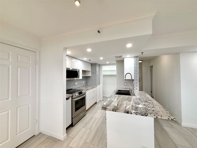 3525 Sage Road 703, Houston, TX 77056
