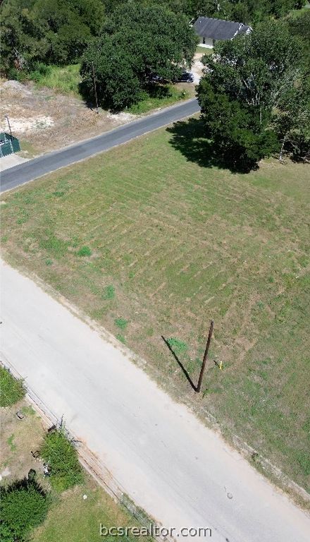 601 Universal Street B, Navasota, TX 77868 — exterior