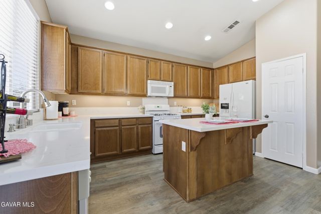 1639 W Norberry Street, Lancaster, CA 93534