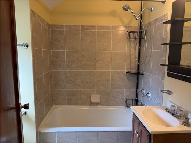 744 Allegheny River Blvd, Oakmont, PA 15139