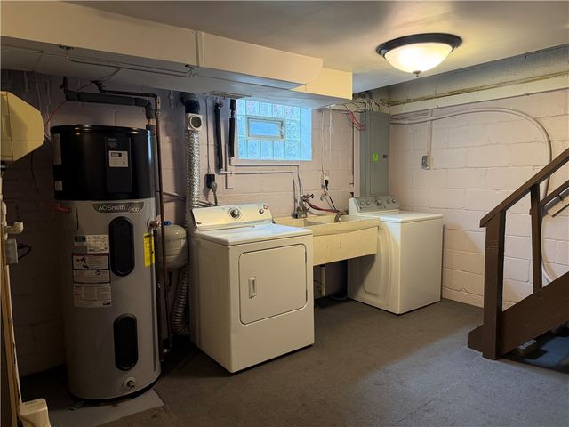 744 Allegheny River Blvd, Oakmont, PA 15139