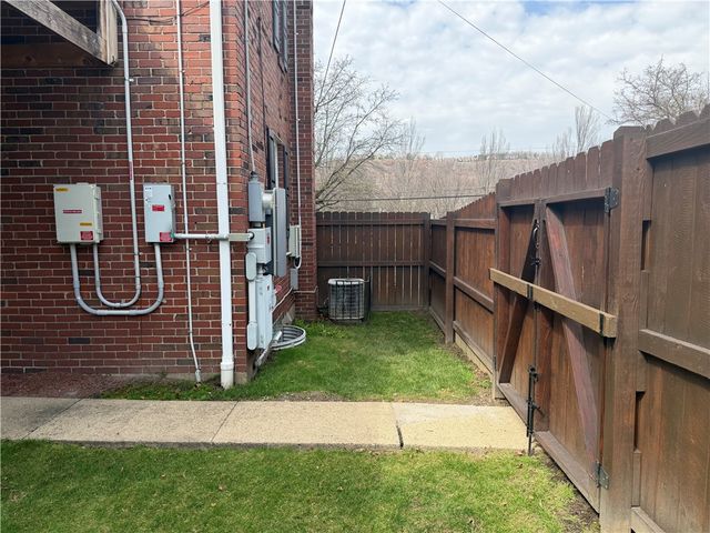 744 Allegheny River Blvd, Oakmont, PA 15139