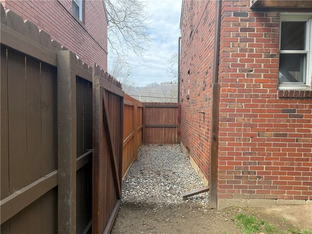 744 Allegheny River Blvd, Oakmont, PA 15139